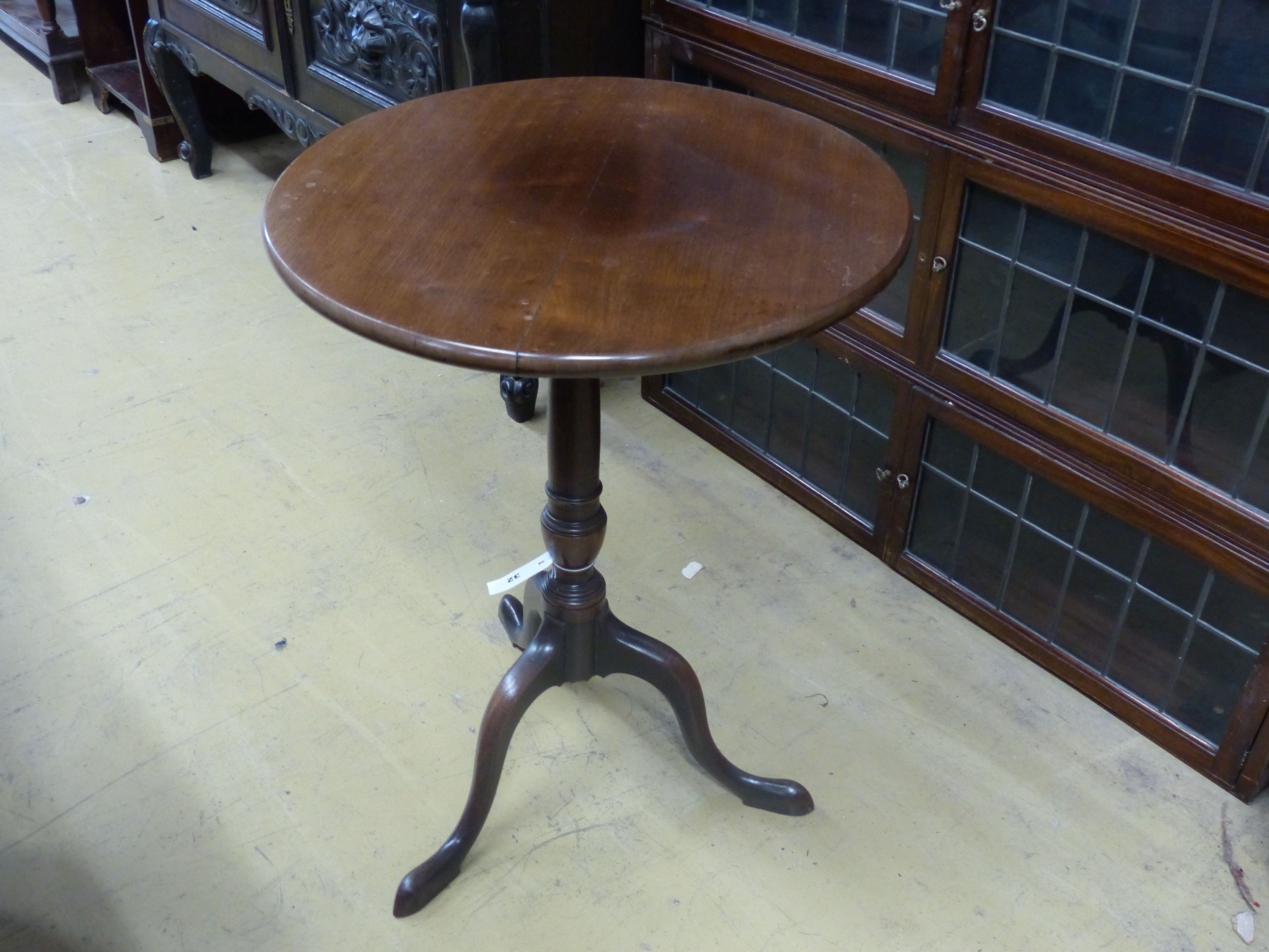 A George III mahogany circular tilt-top wine table, height 69cm, diameter 54cm
